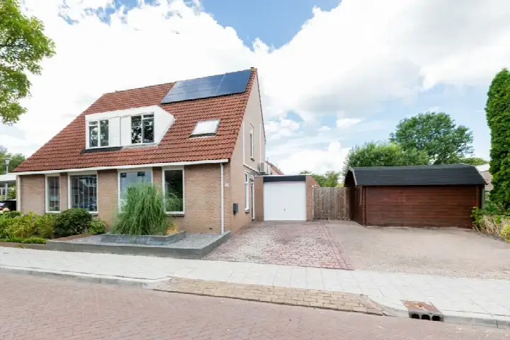 Semi-detached for sale: Spoorstraat Noord 26, Martenshoek en Industriegebied Martenshoek Hoogezand