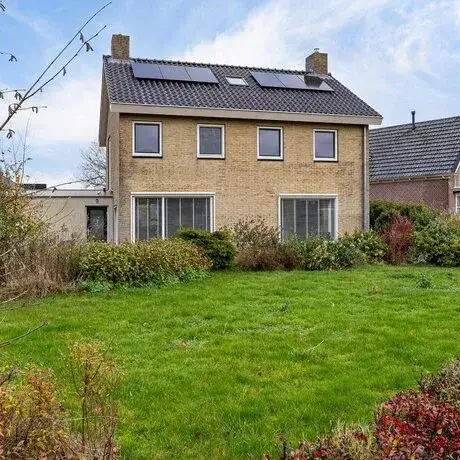 Semi-detached for sale: Spoorstrjitte 11, Deinum Deinum