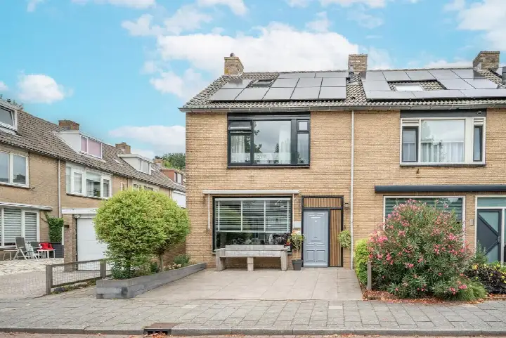 Corner house for sale: Sportlaan 23, Zeeheldenbuurt Bleiswijk