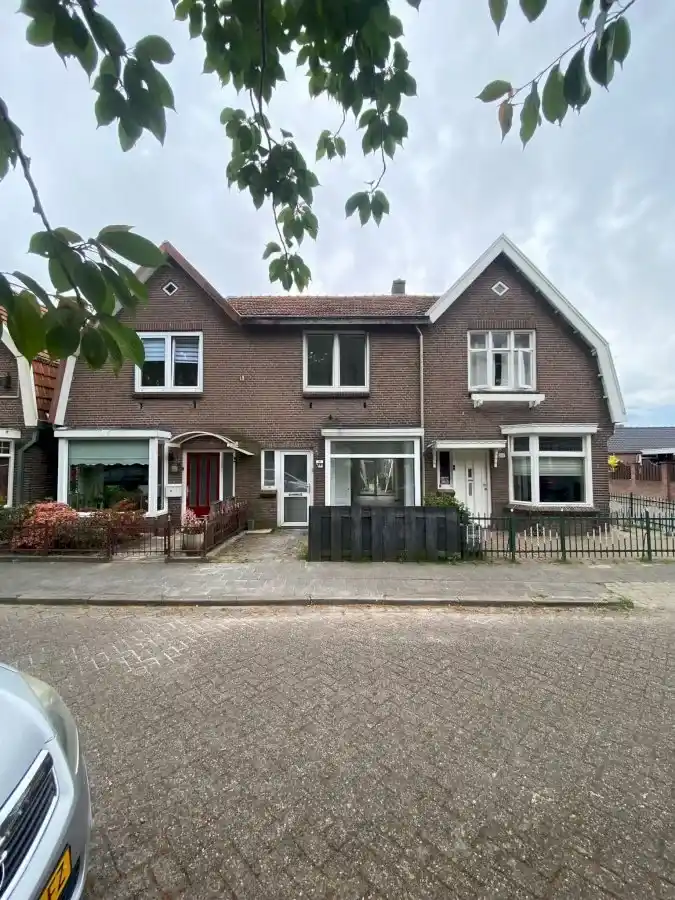 Twee-onder-één-kap te huur: Spreeuwenstraat 48, Nieuwstraat -Witvoet en omgeving Almelo