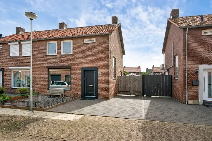 Twee-onder-één-kap te koop: St.Andreasstraat 8, Melick Melick