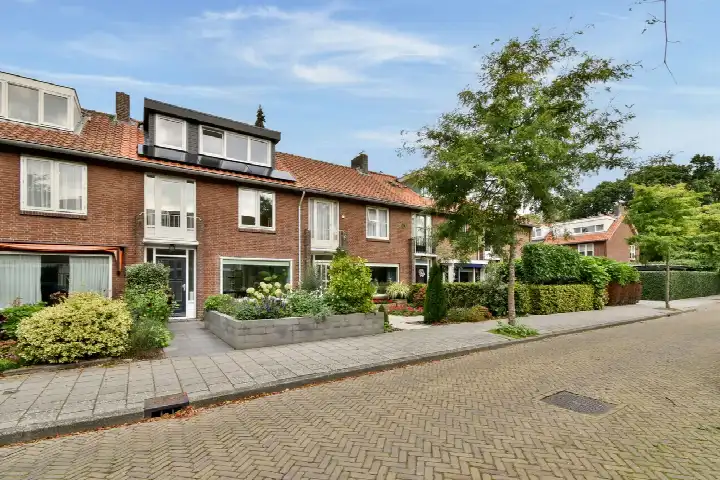 Terraced house for sale: St. Antoniuslaan 25, Centrum Sassenheim