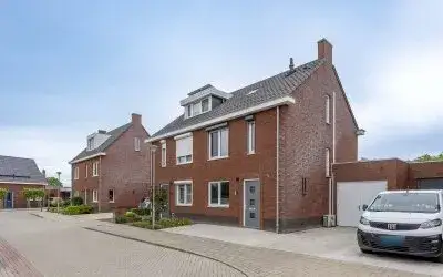 Tussenwoning te koop: St. Isidorusstraat 15, Leunen Leunen