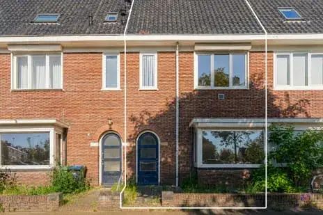 Tussenwoning te koop: St. Jacobslaan 14, St. Anna Nijmegen