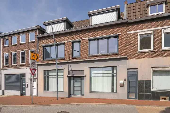 Tussenwoning te koop: St.Pieterstraat 74, Chevremont Kerkrade