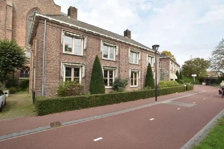 Appartement te huur: St. Walburgisplein, Markt Arnhem