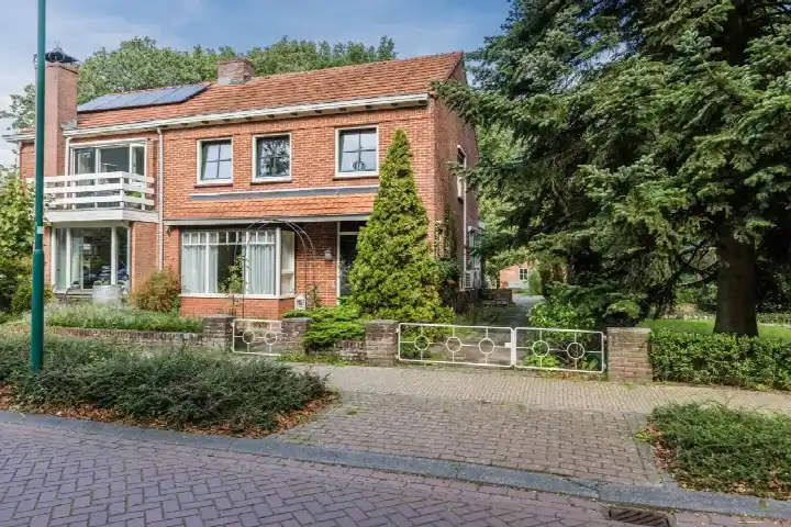 Twee-onder-één-kap te koop: Staartsestraat 29, Huijbergen Huijbergen