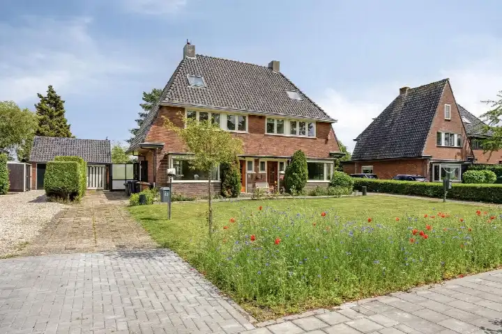 Twee-onder-één-kap te koop: Stadhouderslaan 44, Soestdijk Soest