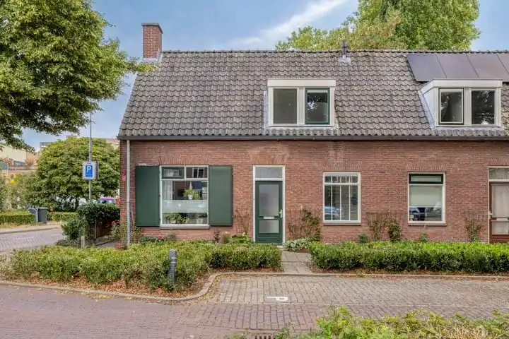Corner house for sale: Stadsgracht 9, Centrum Zevenaar