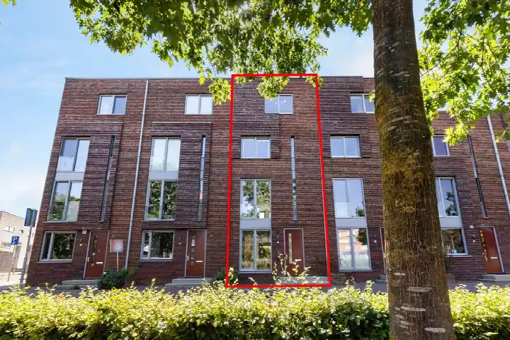 Terraced house for sale: Stadskade 194, De Haven Apeldoorn