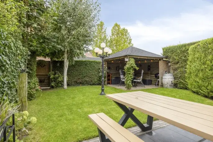 Corner house for sale: Standerdmolen 25, Puttershoek Woonkern Puttershoek