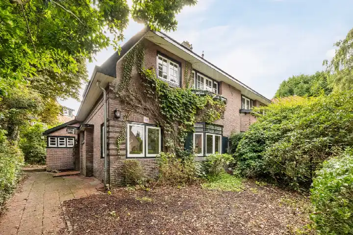 Twee-onder-één-kap te koop: Stargardlaan 10, Prins Hendrikkwartier Bussum