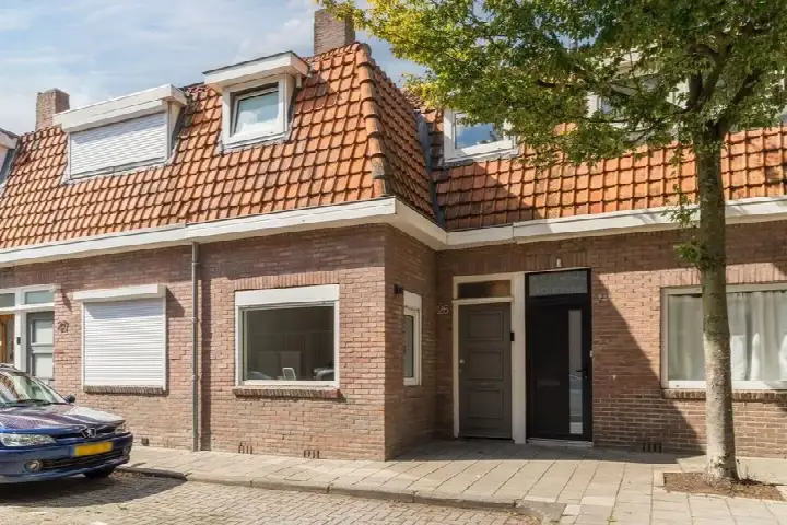 Tussenwoning te koop: Staringstraat 25, Schrijversbuurt Tilburg