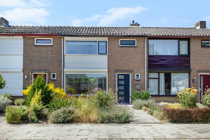 Terraced house for sale: Staringstraat 9, Schrijvershoek Zevenaar