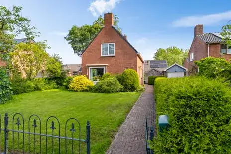 Detached house for sale: Stationsstraat 18, Sauwerd Sauwerd