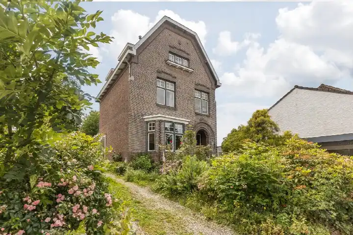 Vrijstaande woning te koop: Stationsstraat 56, Elsloo Elsloo
