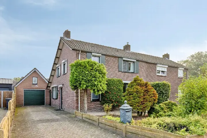 Semi-detached for sale: Stationsweg 101, Budel-Dorplein Budel-Dorplein