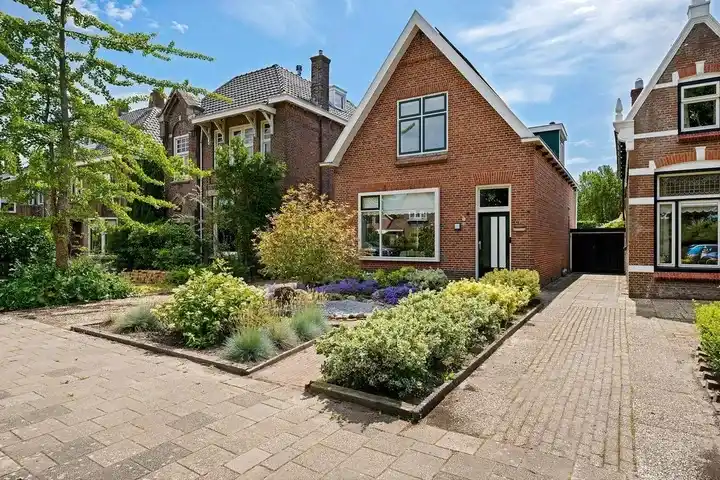 Detached house for sale: Stationsweg 38, Dokkum Noord Dokkum