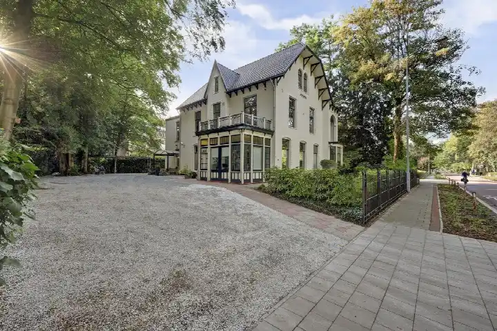 Vrijstaande woning te koop: Stationsweg 74, Stationsbuurt Ede