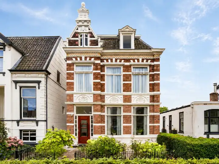 Vrijstaande woning te koop: Stationsweg 8, Koninginnebuurt Meppel