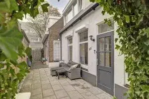 Tussenwoning te koop: Stationsweg 83, Stationsweg Sliedrecht