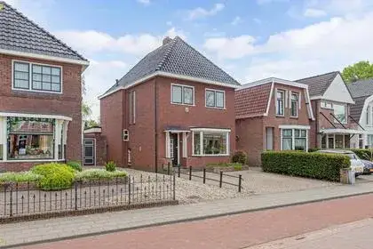 Vrijstaande woning te koop: Stationsweg 86, Noord-Oost west Drachten