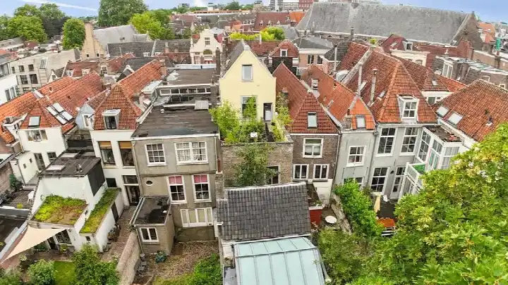 Terraced house for sale: Steegoversloot 16, Bleijenhoek Dordrecht