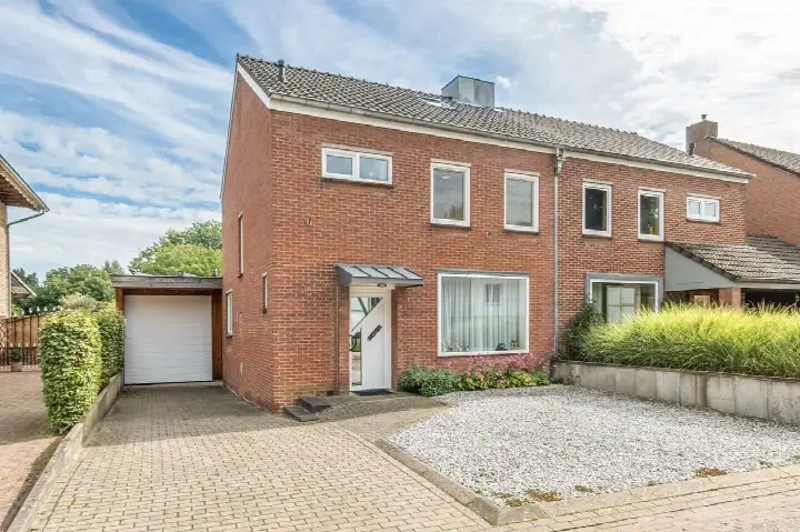 Twee-onder-één-kap te koop: Steegstraat 5, Mheer Mheer
