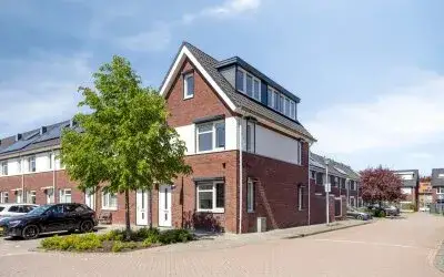 Corner house for sale: Stellenboschlaan 17, Afrikaanderbuurt West Tilburg