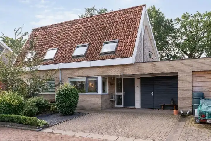 Tussenwoning te koop: Sterrebos 13, Nijrees Almelo