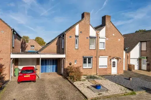 Terraced house for sale: Sterrenbosweg 54, Reuver Reuver