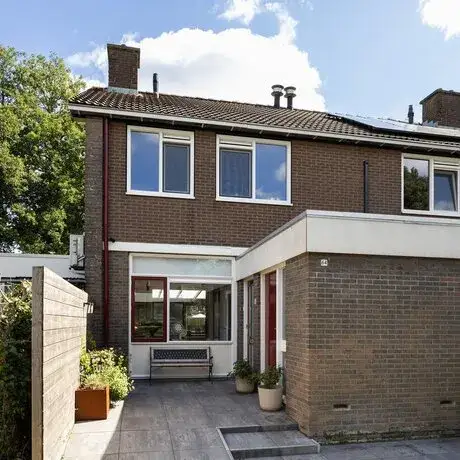 Tussenwoning te koop: Stinzenflora 64, Aldlân-Oost Leeuwarden
