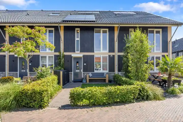 Tussenwoning te koop: Stolp 18, Buitengebied Voorthuizen Voorthuizen