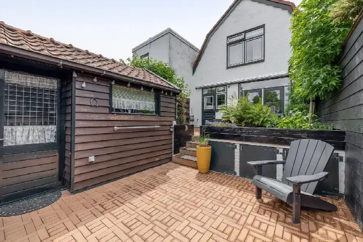 Tussenwoning te koop: Straatdijk 17, Dirksland centrum Dirksland