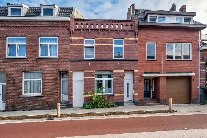 Tussenwoning te koop: Straelseweg 144, Craneveld Venlo