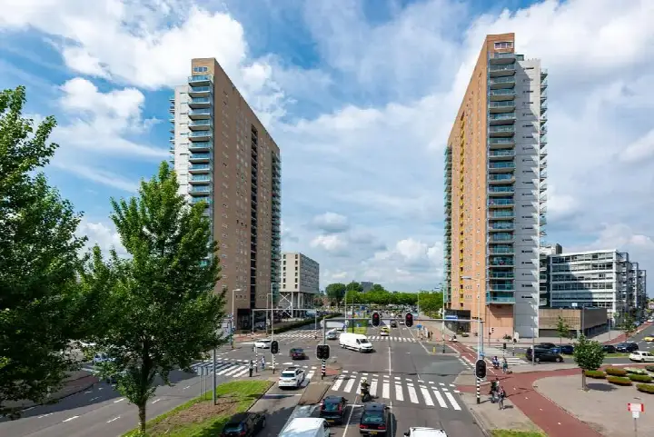 Appartement te koop: Strevelsweg 867, Zuidplein Rotterdam