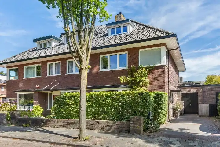 Tussenwoning te koop: Strijenlaan 64, Blauwe Kei Breda