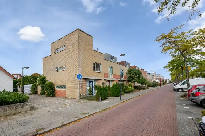Corner house for sale: Strijplaan 275, Strijp Rijswijk