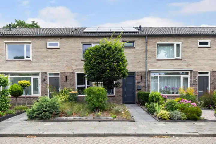 Tussenwoning te koop: Struikstuk 57, Burgerenk Epe