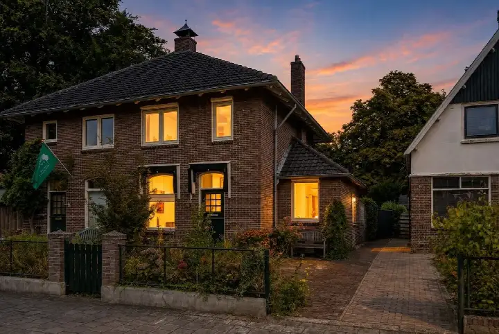 Twee-onder-één-kap te koop: Strumphlerstraat 3, Tuindorp 't Lansink Hengelo