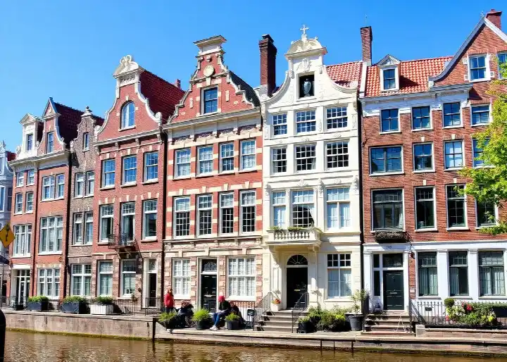 Terraced house for sale: Surinamestraat 24, Archipelbuurt 'S-Gravenhage