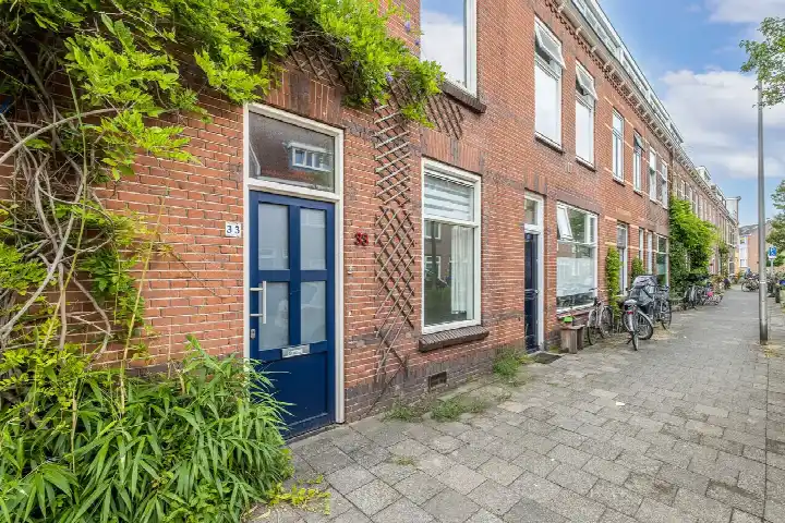 Tussenwoning te koop: Surinamestraat 33, Laan van Nieuw-Guinea, Spinozaweg e.o. Utrecht