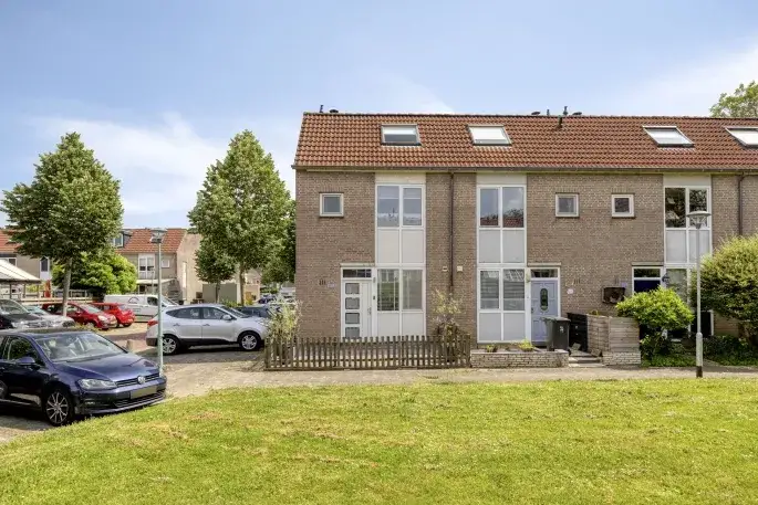 Corner house for sale: Suze Groeneweg-erf 309, Suze Groeneweg-erf en omgeving Dordrecht