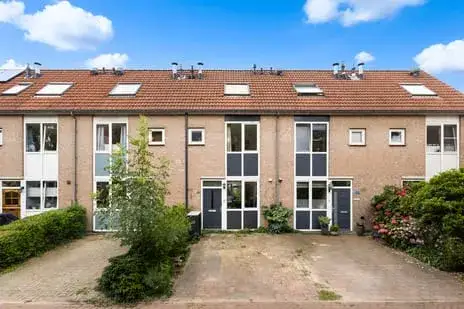 Terraced house for sale: Suze Groeneweg-erf 384, Suze Groeneweg-erf en omgeving Dordrecht