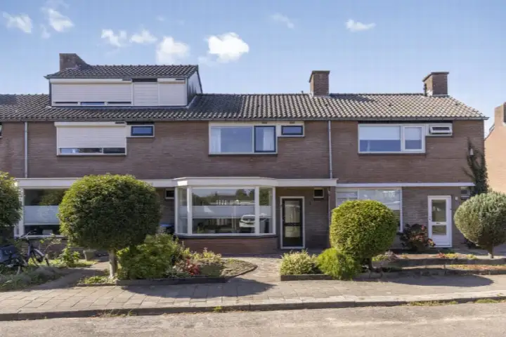 Tussenwoning te koop: Sweelincklaan 29, Dieren-West boven spoorlijn Dieren