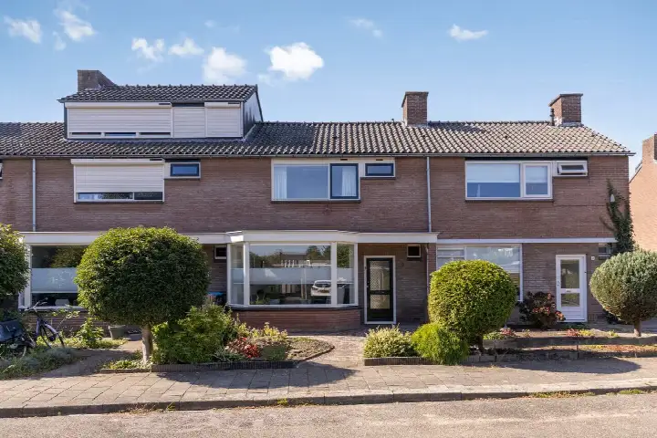 Tussenwoning te koop: Sweelincklaan 29, Dieren-West boven spoorlijn Dieren