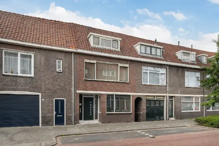 Terraced house for sale: Sweelinckstraat 138, Vettenoordse Polder Oost Vlaardingen