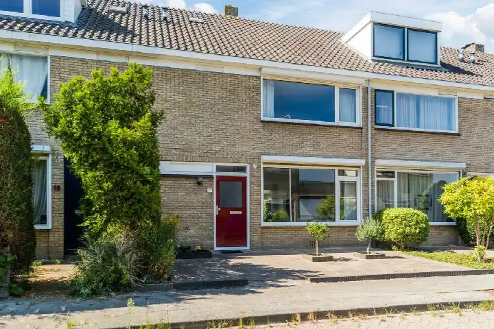 Corner house for sale: Sweelinckstraat 17, Ter Weijde Componistenbuurt Culemborg