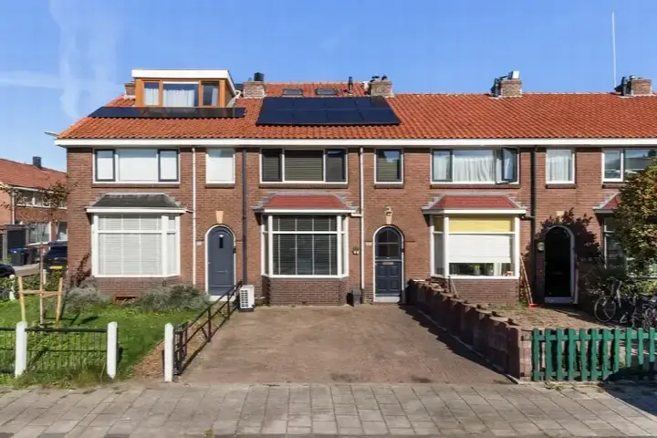 Terraced house for sale: Sweelinckstraat 23, Viottakade en omgeving Dordrecht