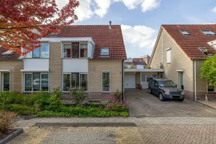 Tussenwoning te koop: Sweelinckstraat 3, Dirksland noord Dirksland